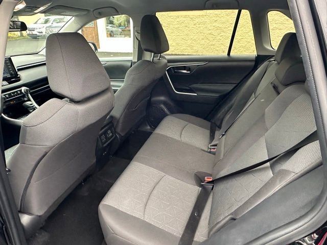 Used 2022 Toyota RAV4 XLE w/ Carpet Mat Package (TMS) image 15