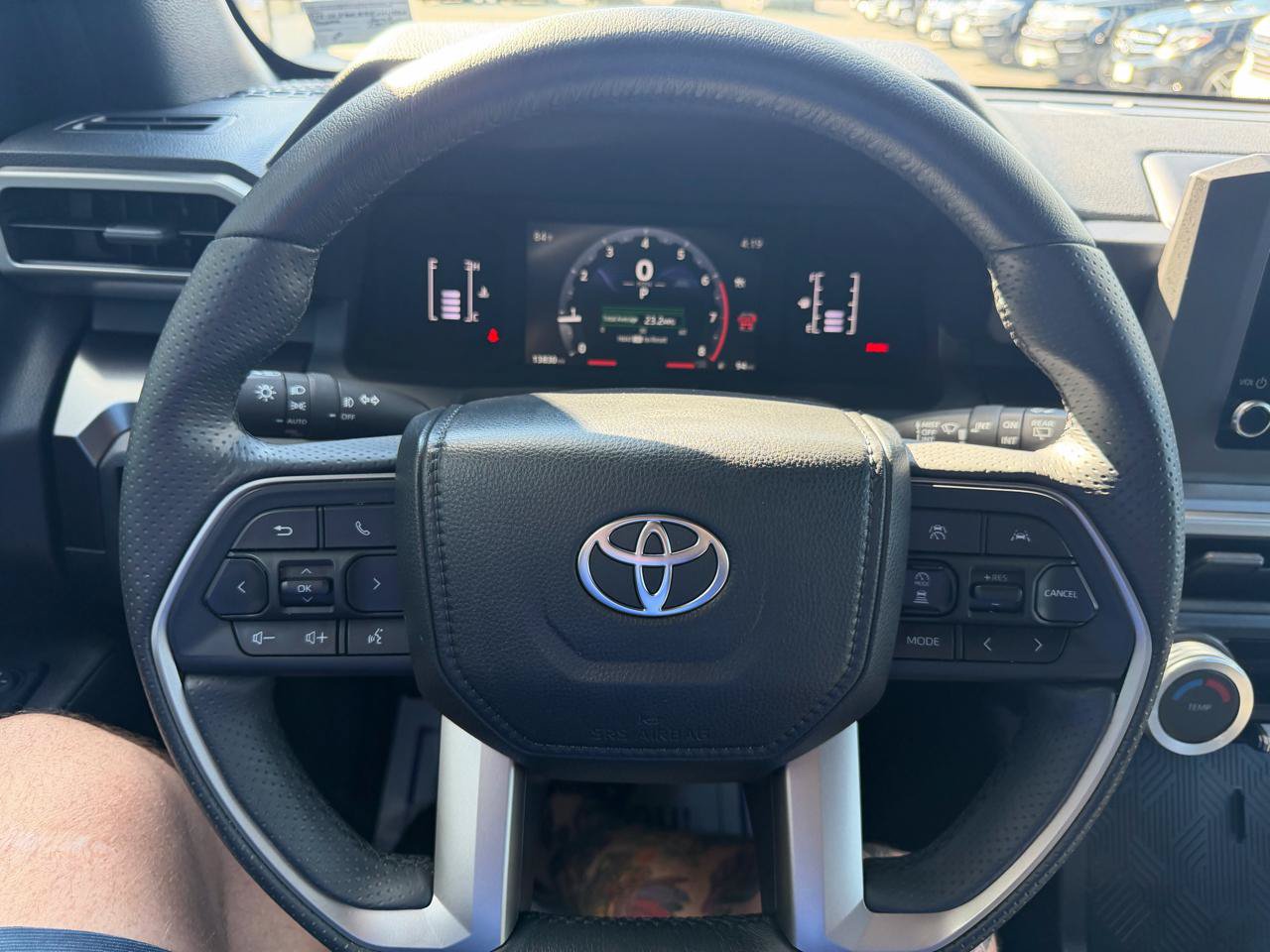 Used 2025 Toyota 4Runner SR5 AWD/4WD image 15