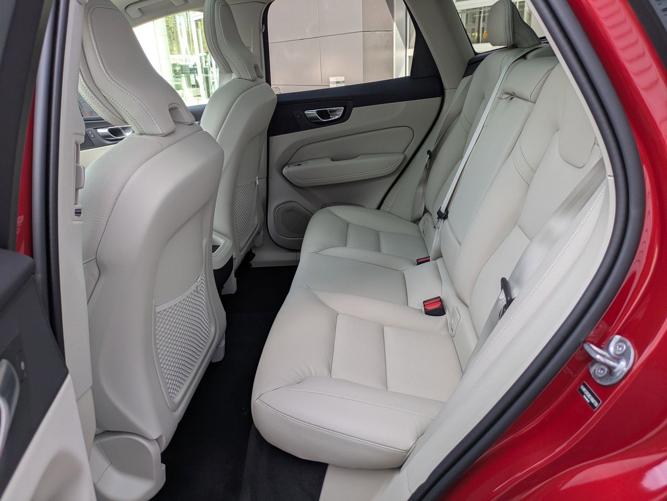 Used 2025 Volvo XC60 B5 Plus w/ Protection Package Premier image 27