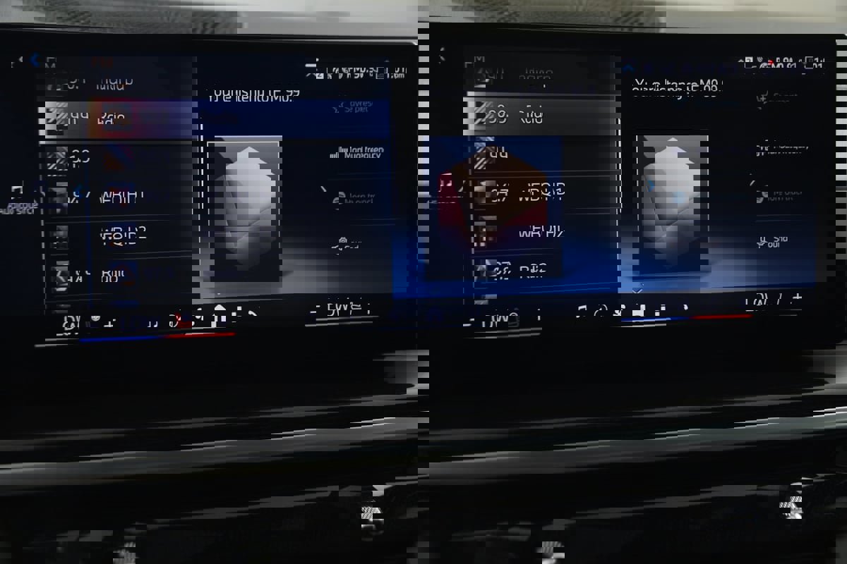 Used 2024 BMW X6 xDrive40i w/ Premium Package image 47