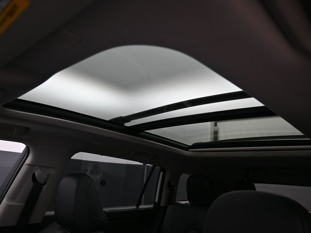 Certified 2025 Toyota Highlander Platinum image 28