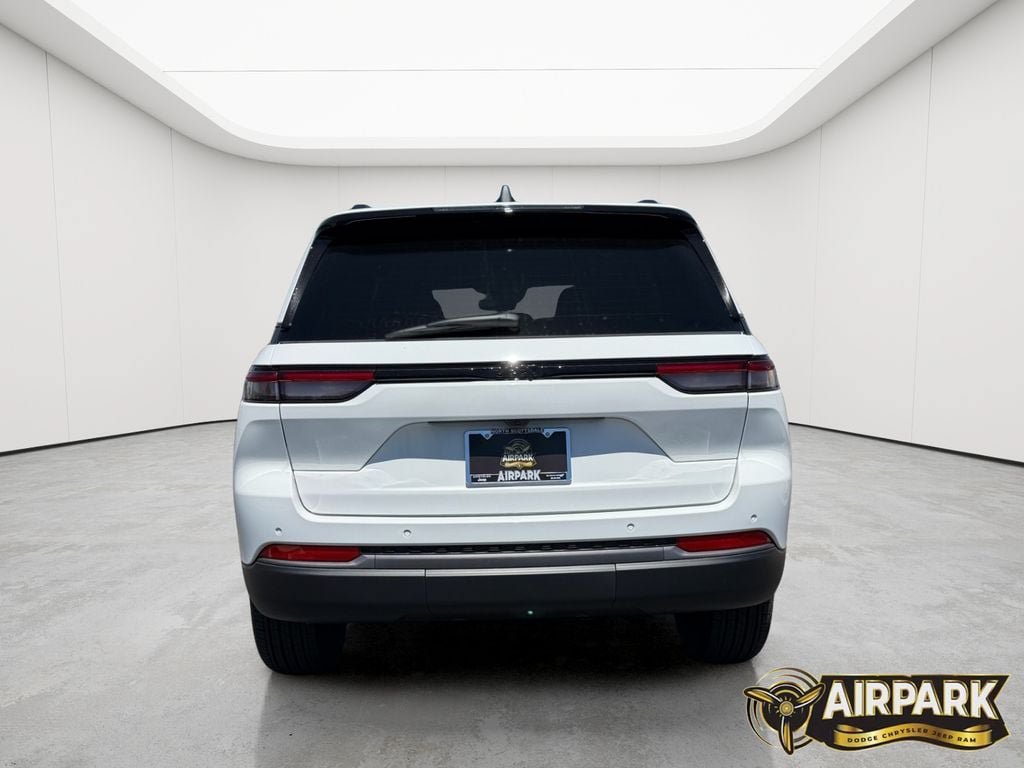 New 2026 Jeep Grand Cherokee Altitude RWD image 5