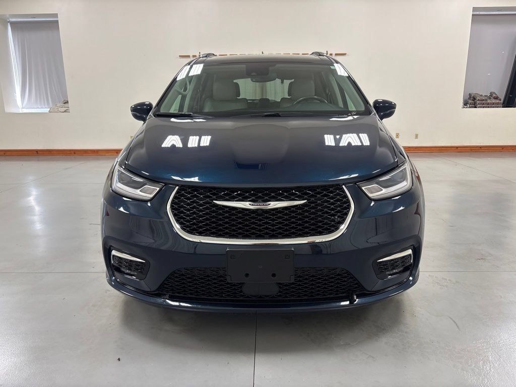 Used 2021 Chrysler Pacifica Touring-L FWD image 3