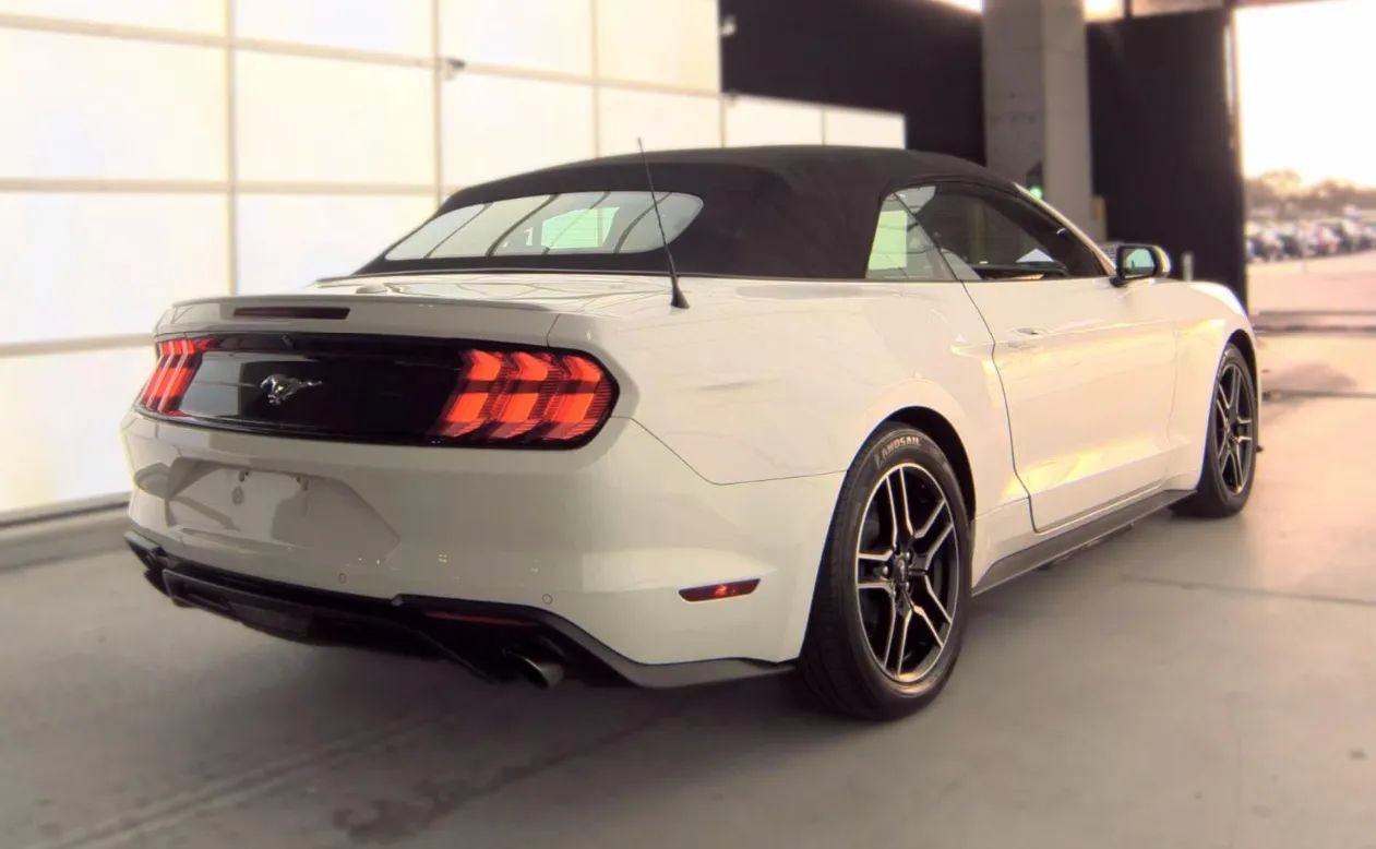 Used 2022 Ford Mustang Premium RWD image 5