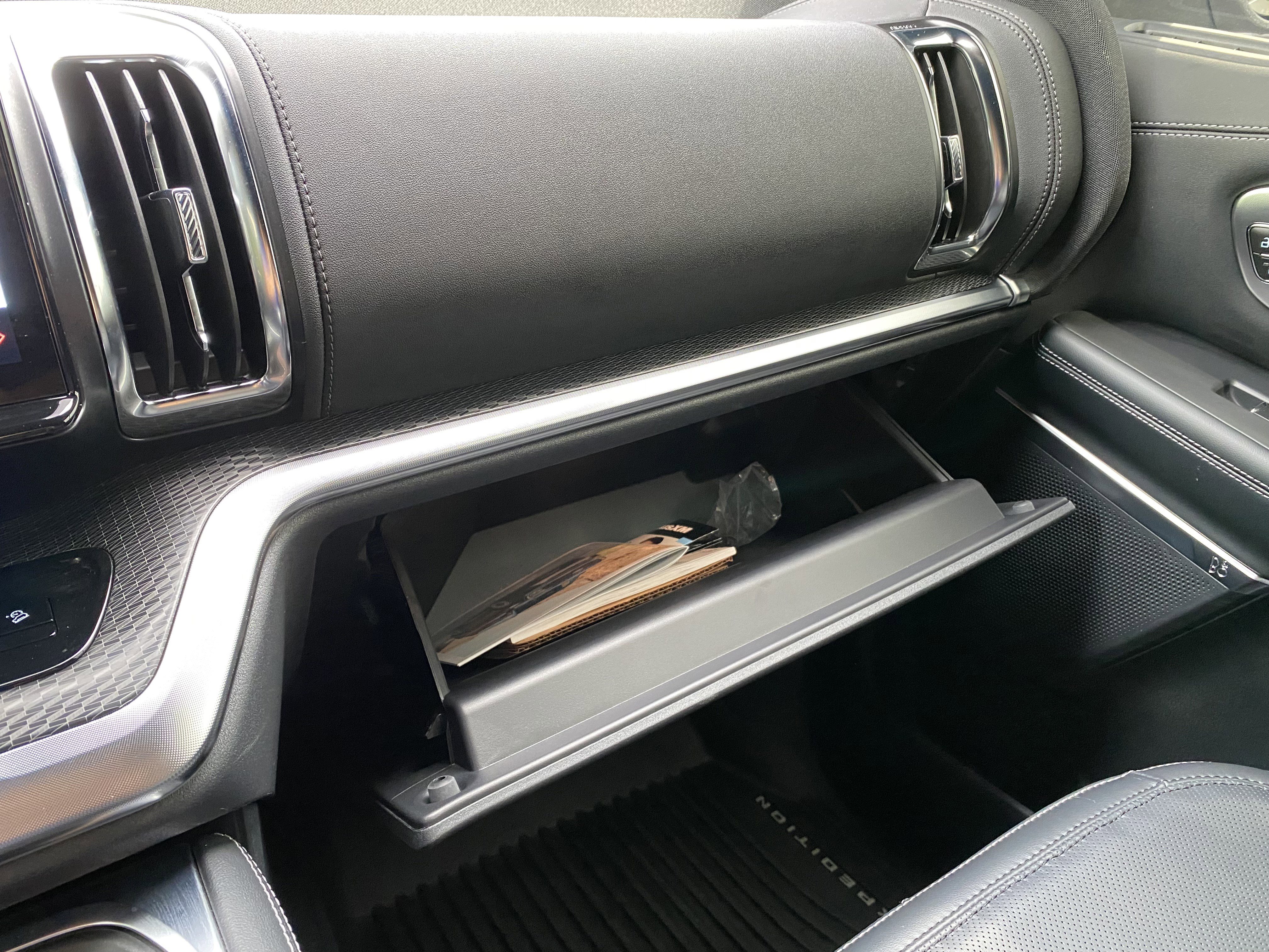 Used 2025 Ford Expedition Max Platinum w/ Stealth Performance Package AWD/4WD image 31