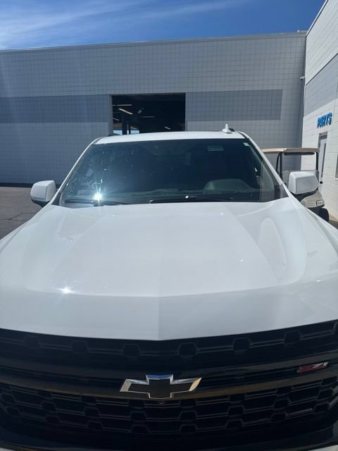 Used 2023 Chevrolet Suburban Z71 w/ Luxury Package AWD/4WD image 2