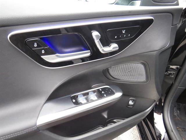 Used 2025 Mercedes-Benz C 300 4MATIC Sedan image 9