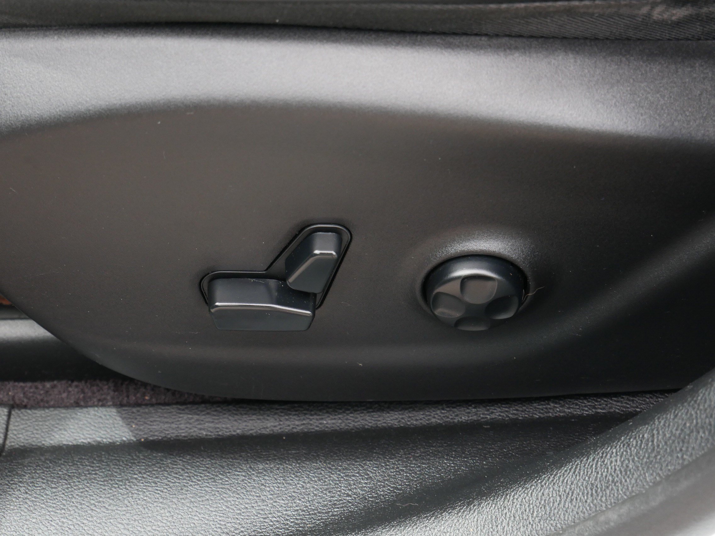 Used 2016 Jeep Cherokee Limited AWD/4WD image 19