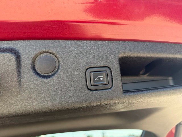 Certified 2022 Chevrolet Equinox RS w/ Infotainment Package FWD image 38