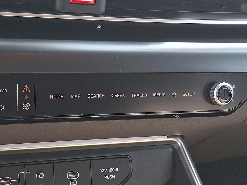 Certified 2025 Kia Carnival FWD image 23