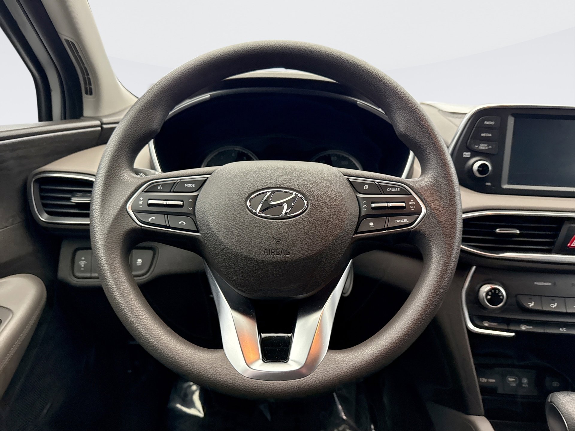 Used 2020 Hyundai Santa Fe SE image 12