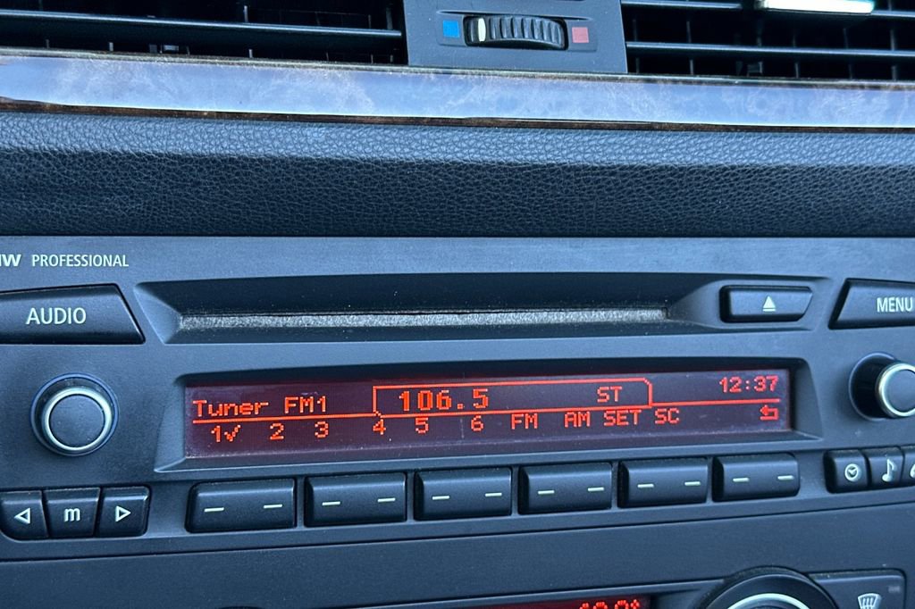 Used 2011 BMW 328i Convertible image 18