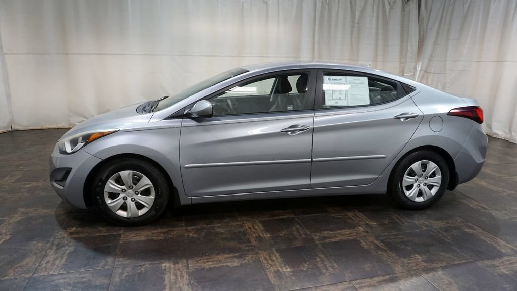 Used 2016 Hyundai Elantra SE FWD image 2