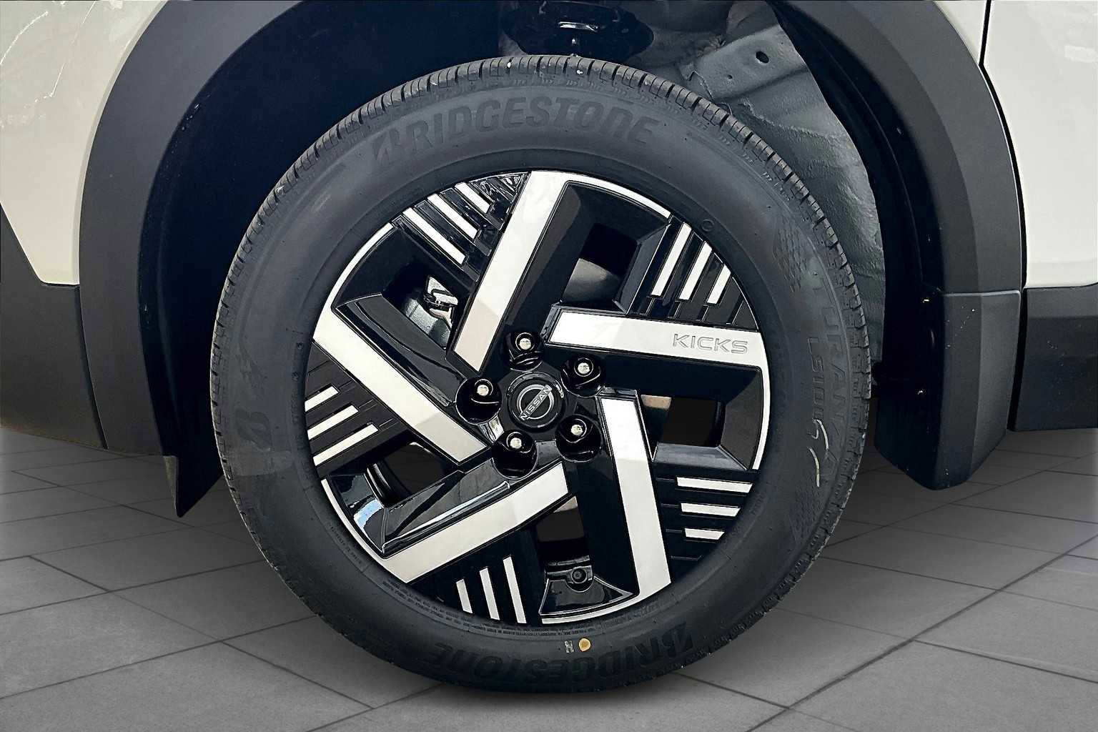 New 2026 Nissan Kicks SV image 9