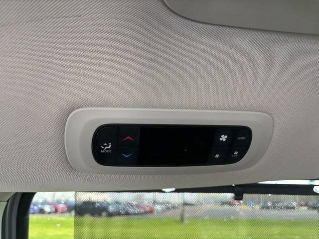 Used 2024 Chrysler Pacifica Touring-L FWD image 31