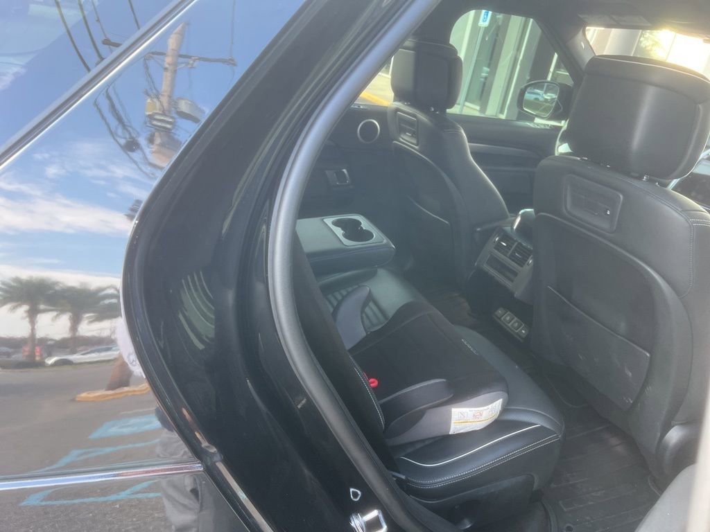 Used 2022 Land Rover Discovery S R-Dynamic image 3