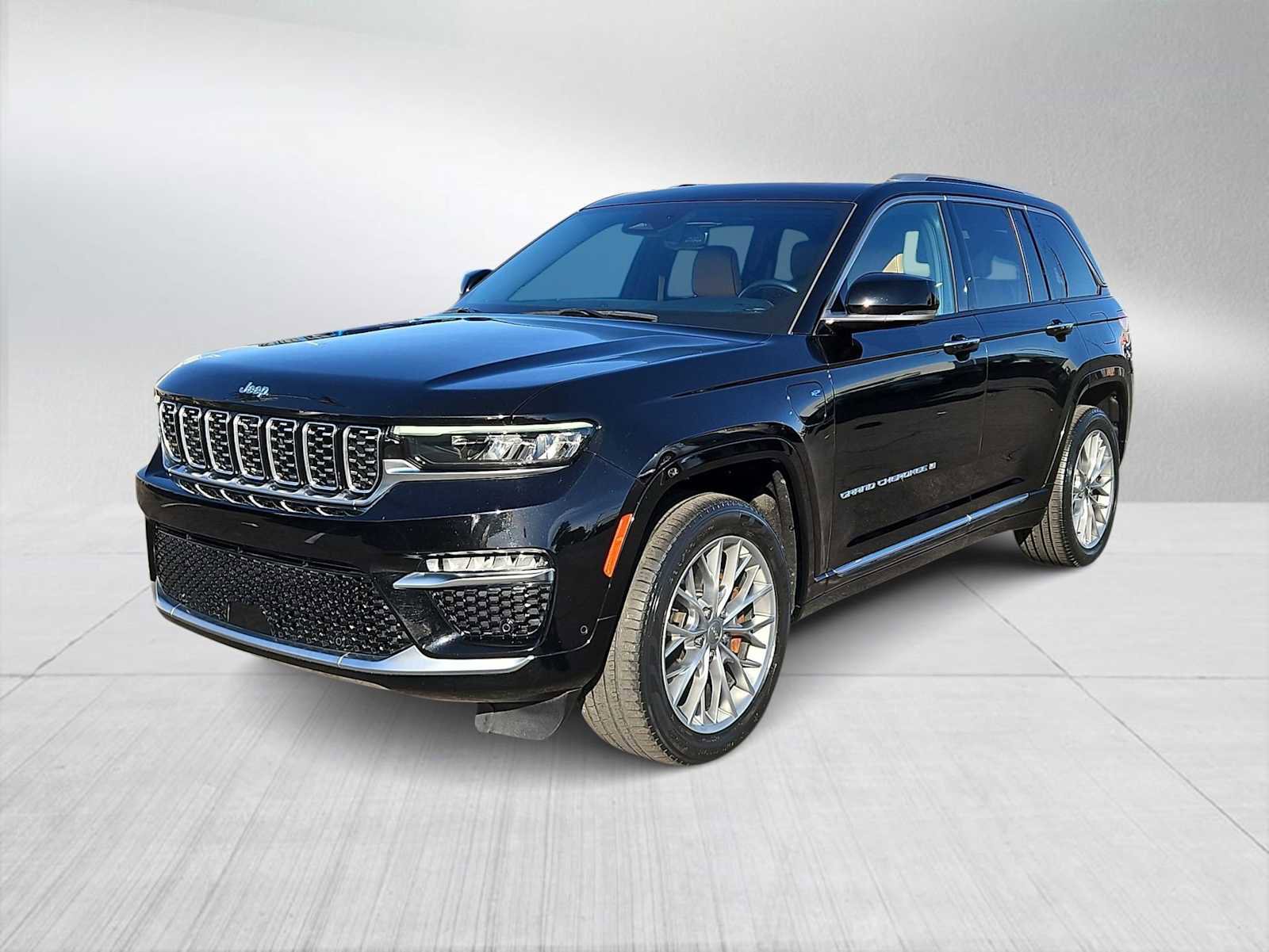 Used 2022 Jeep Grand Cherokee Summit w/ Luxury Tech Group V image 4