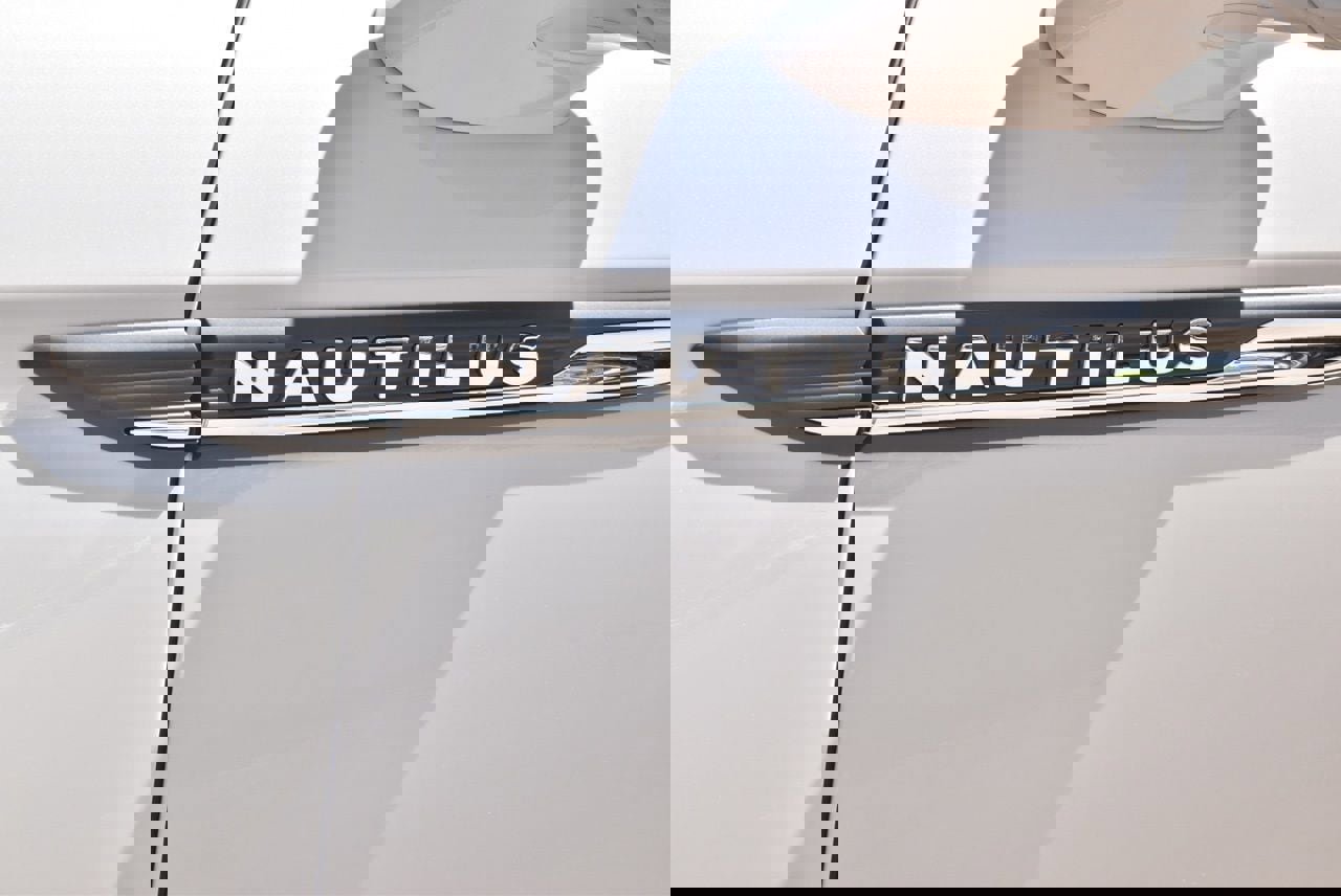 Used 2023 Lincoln Nautilus Reserve image 39