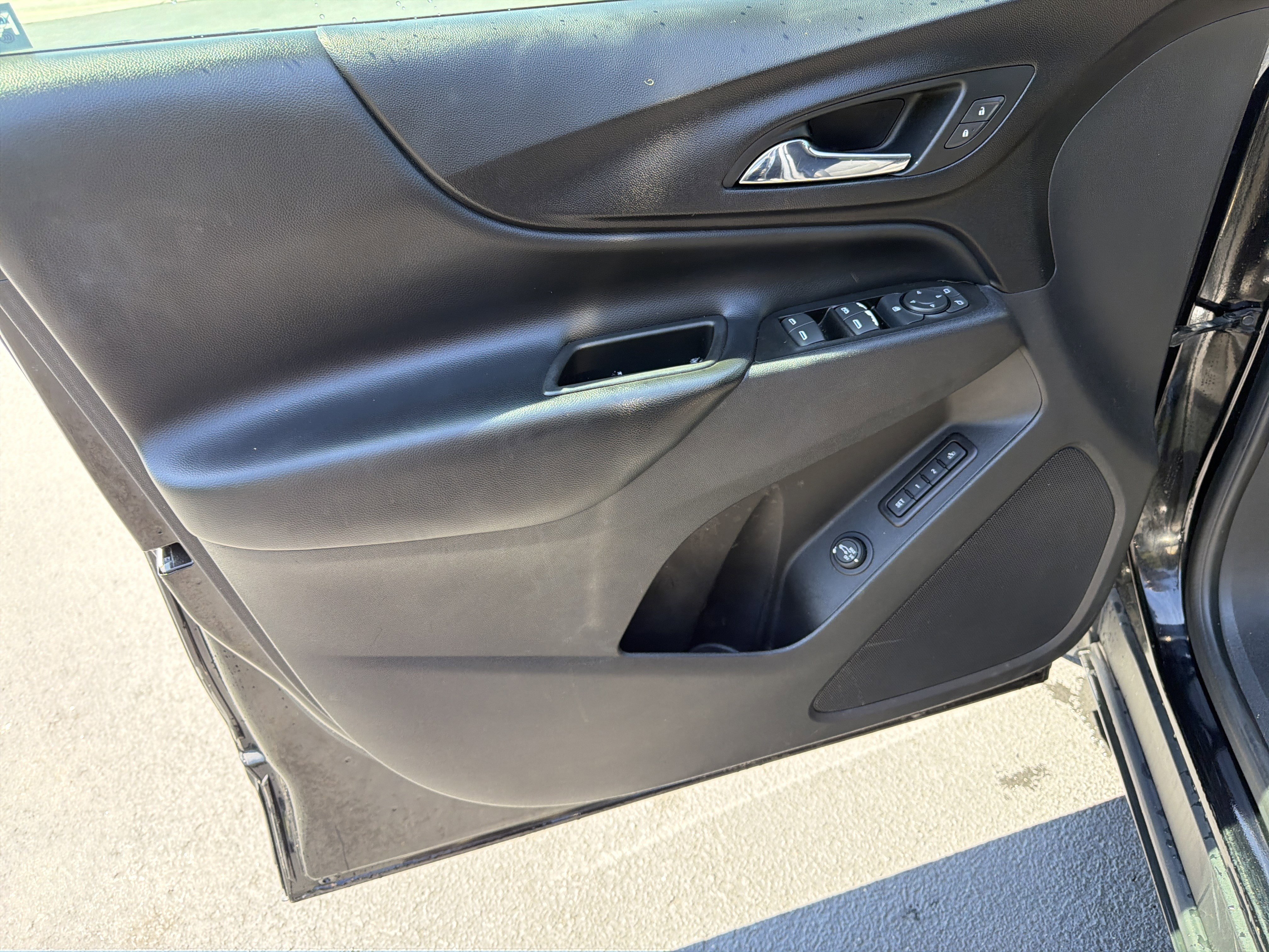 Used 2020 Chevrolet Equinox LT w/ Midnight Edition FWD image 14