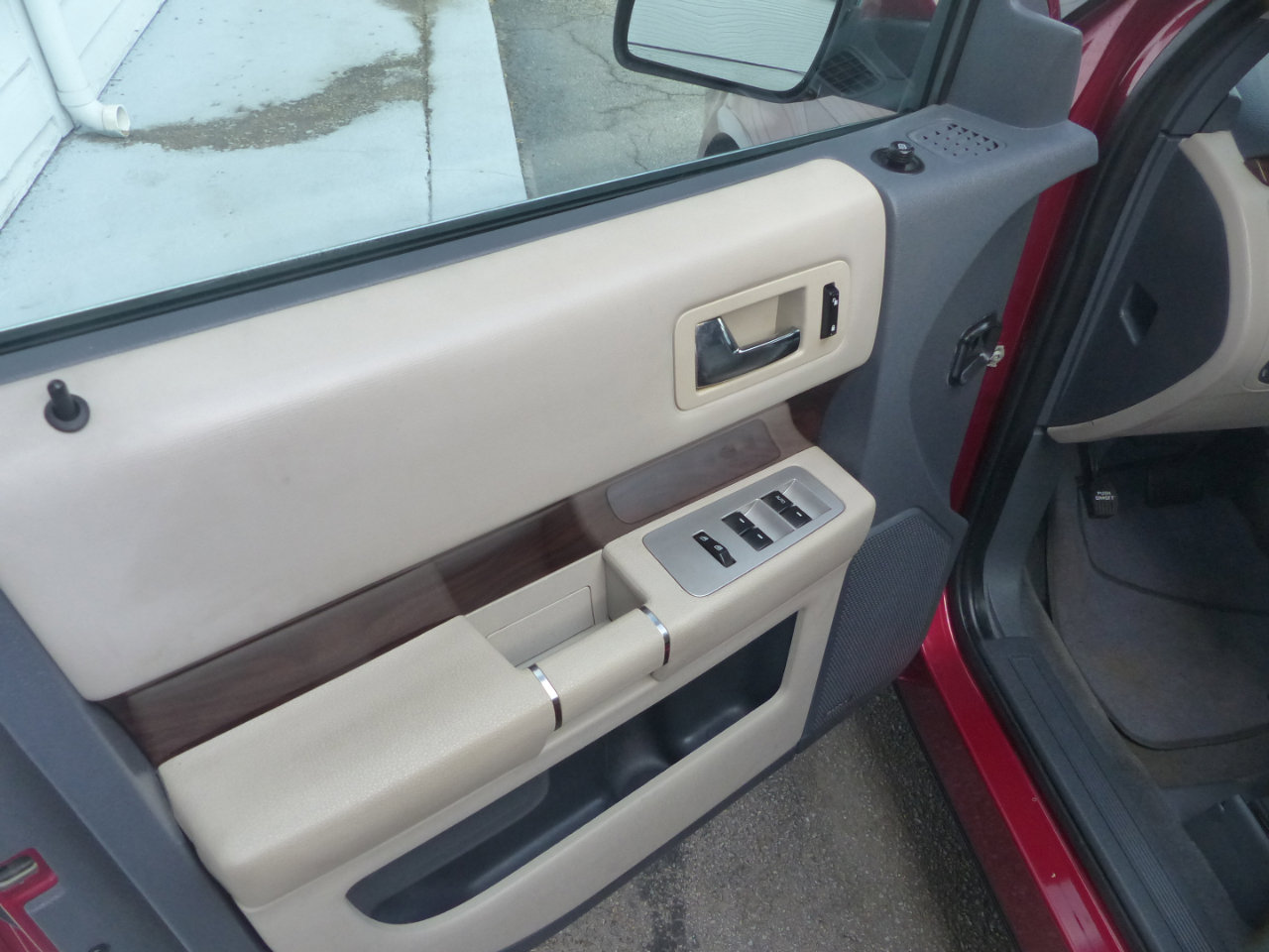 Used 2009 Ford Flex SEL image 21