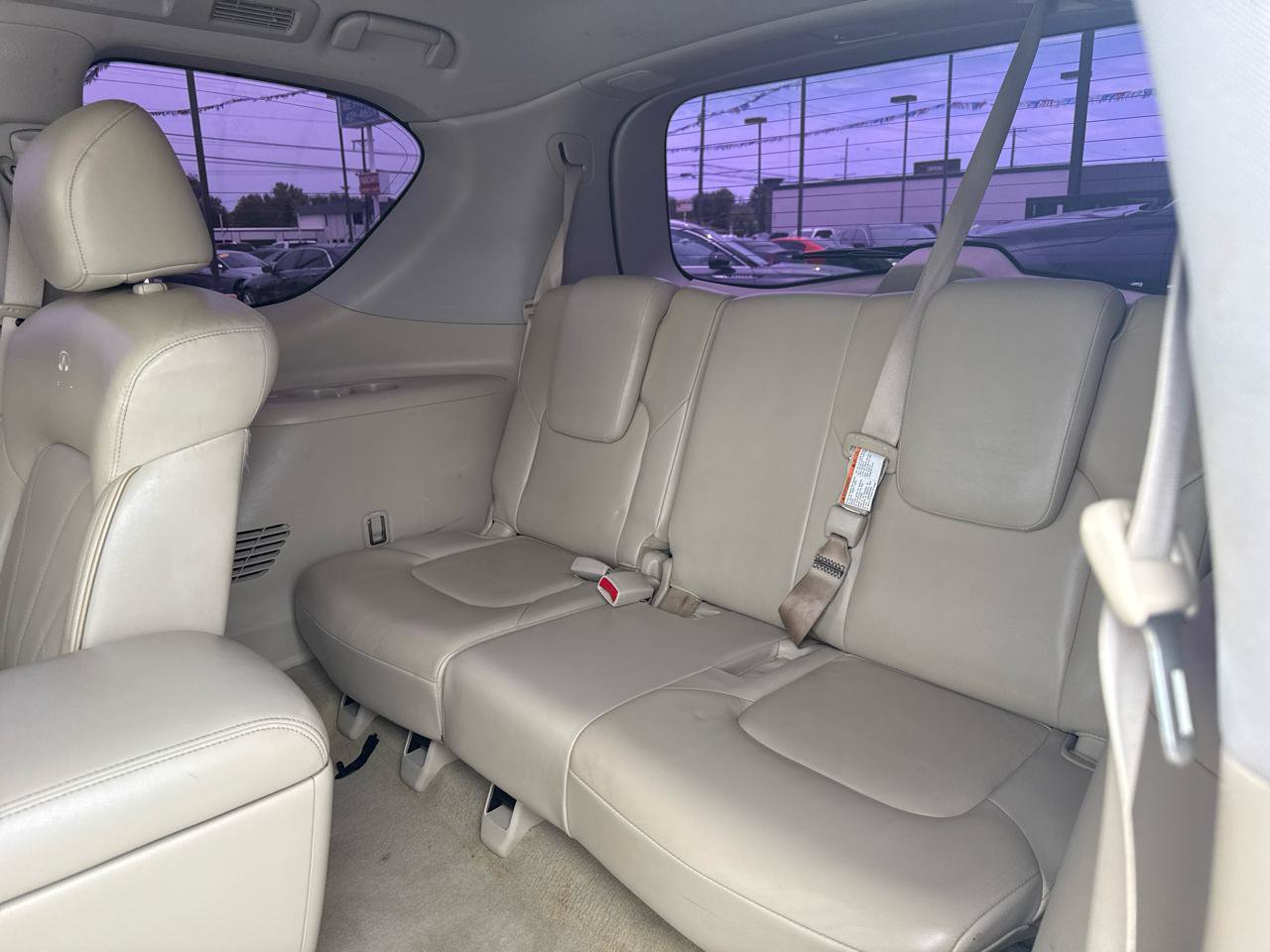 Used 2011 INFINITI QX56 4WD w/ Deluxe Touring Pkg image 16