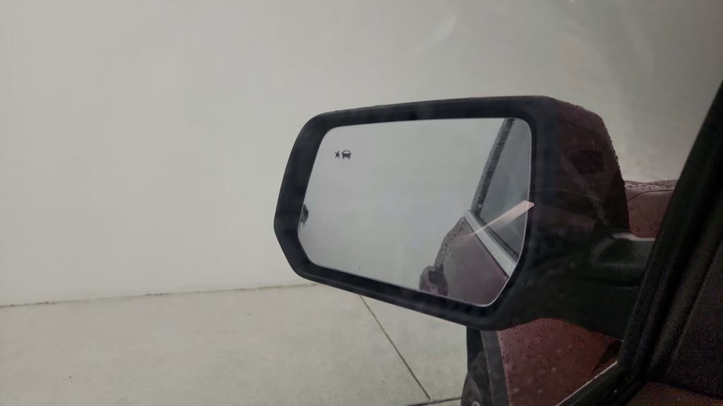 Used 2020 GMC Acadia SLT w/ Driver Alert Package II FWD image 16