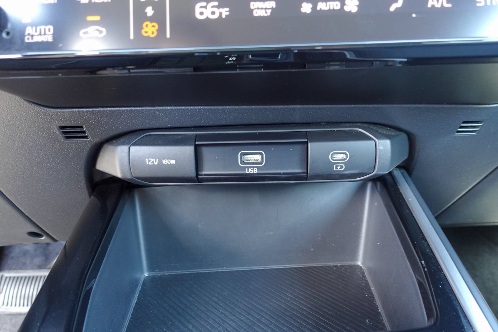 Used 2025 Kia Niro LX FWD image 22