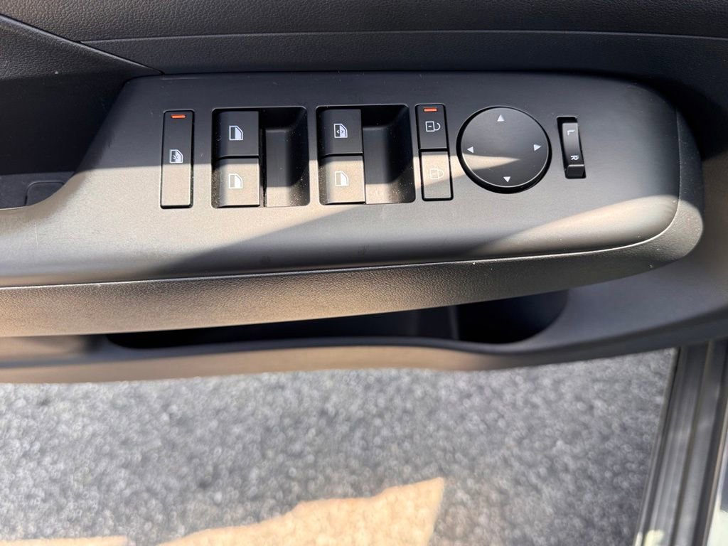 Used 2024 Hyundai Kona SE FWD image 16