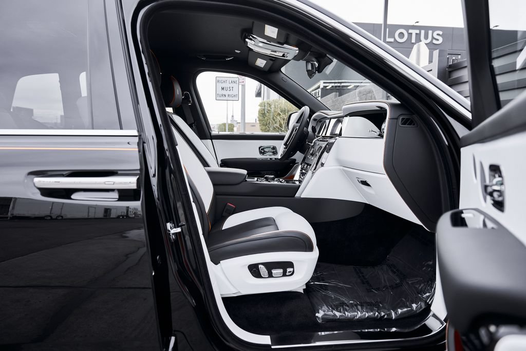 Used 2026 Rolls-Royce Cullinan AWD/4WD image 25