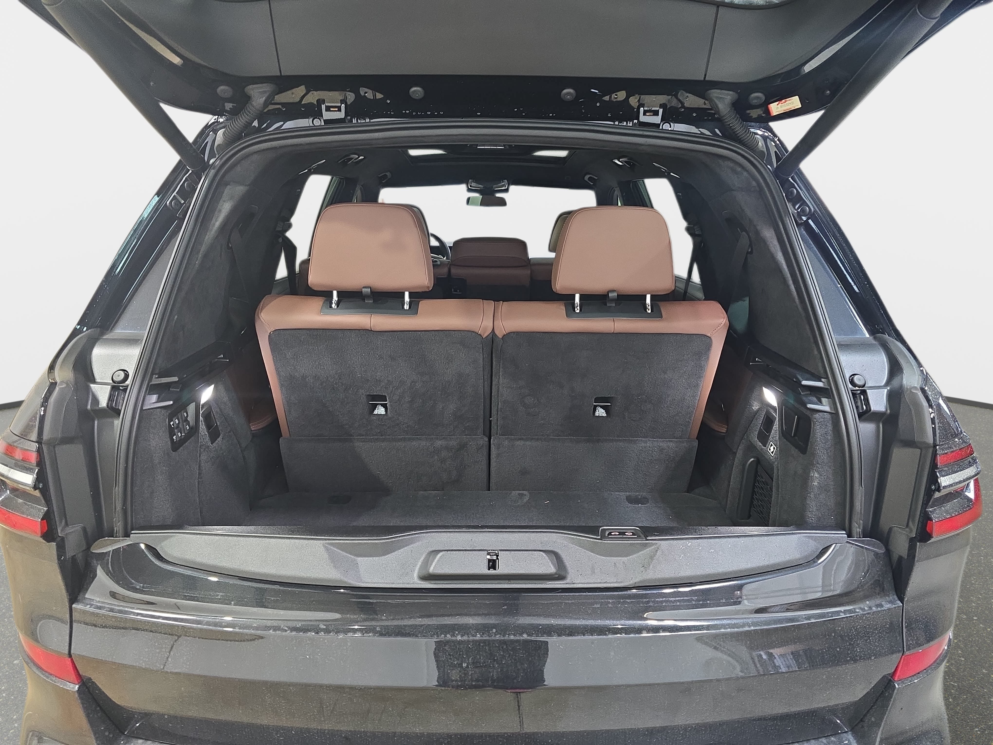 Used 2024 BMW X7 M60i w/ Climate Comfort Package AWD/4WD image 28