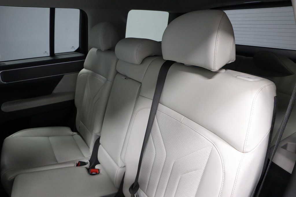 Certified 2025 Hyundai Santa Fe SEL image 19