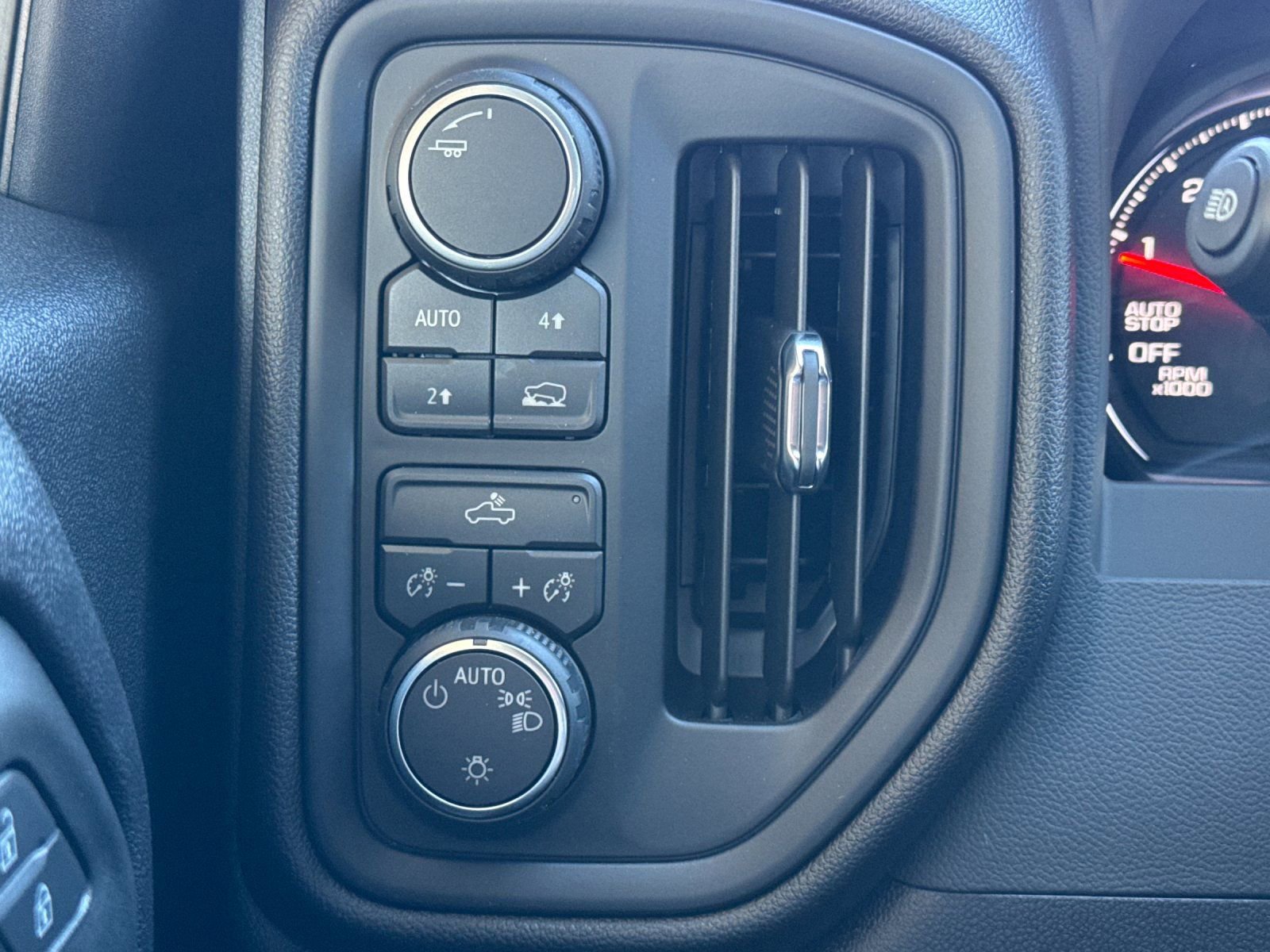 New 2026 Chevrolet Silverado 1500 Custom w/ LPO, Dark Essentials Package image 28