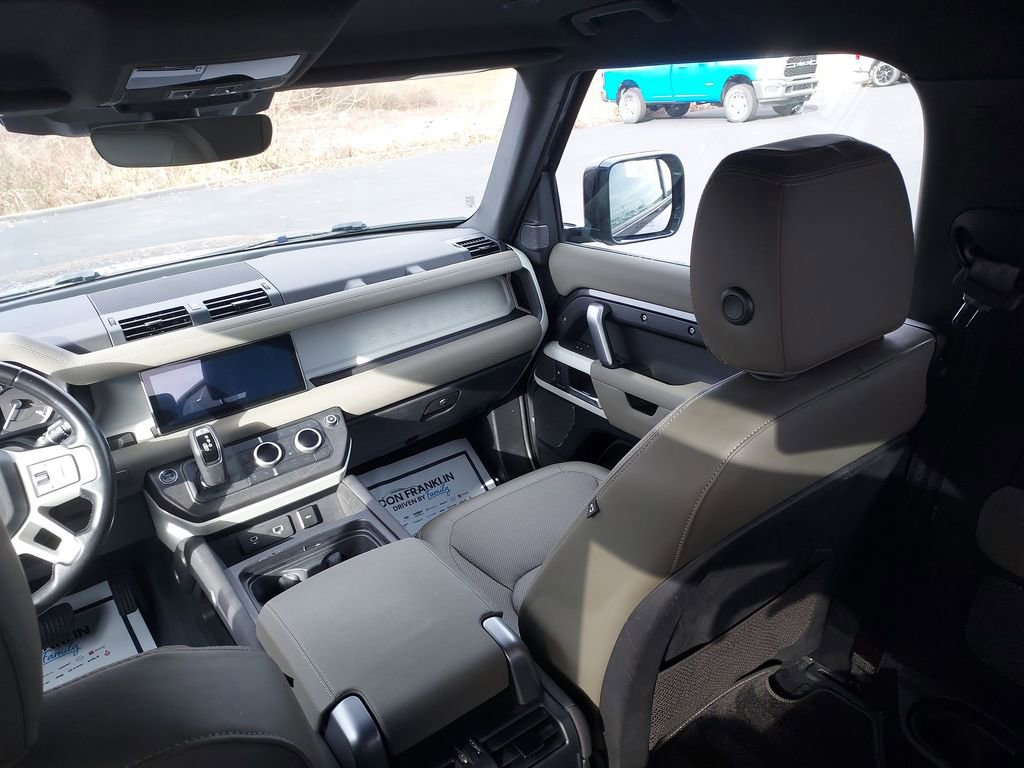 Used 2023 Land Rover Defender 90 X-Dynamic SE image 11