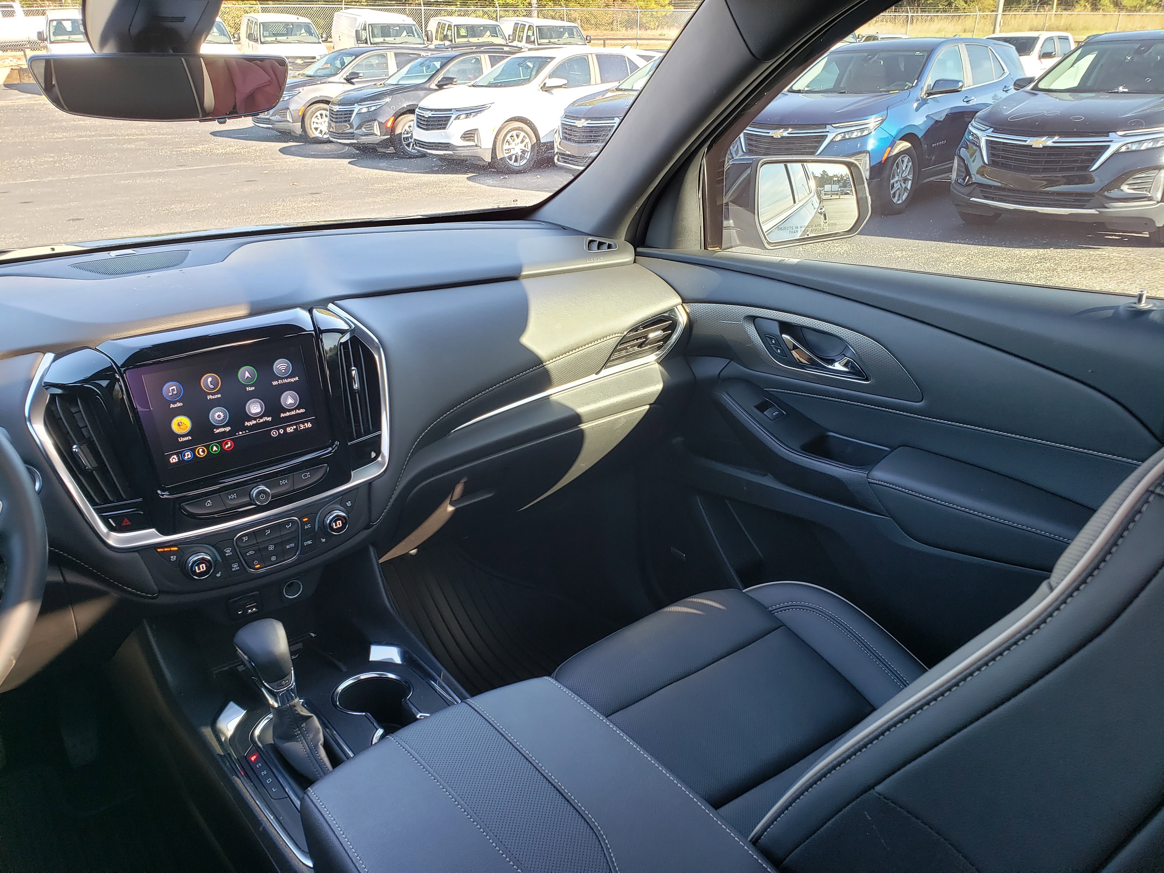 Used 2023 Chevrolet Traverse Premier image 36