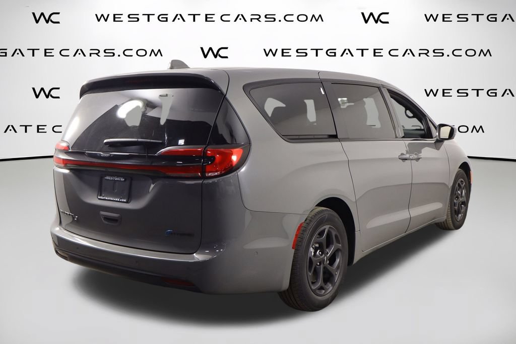 Used 2022 Chrysler Pacifica Limited w/ Uconnect Theater Family Group FWD image 41