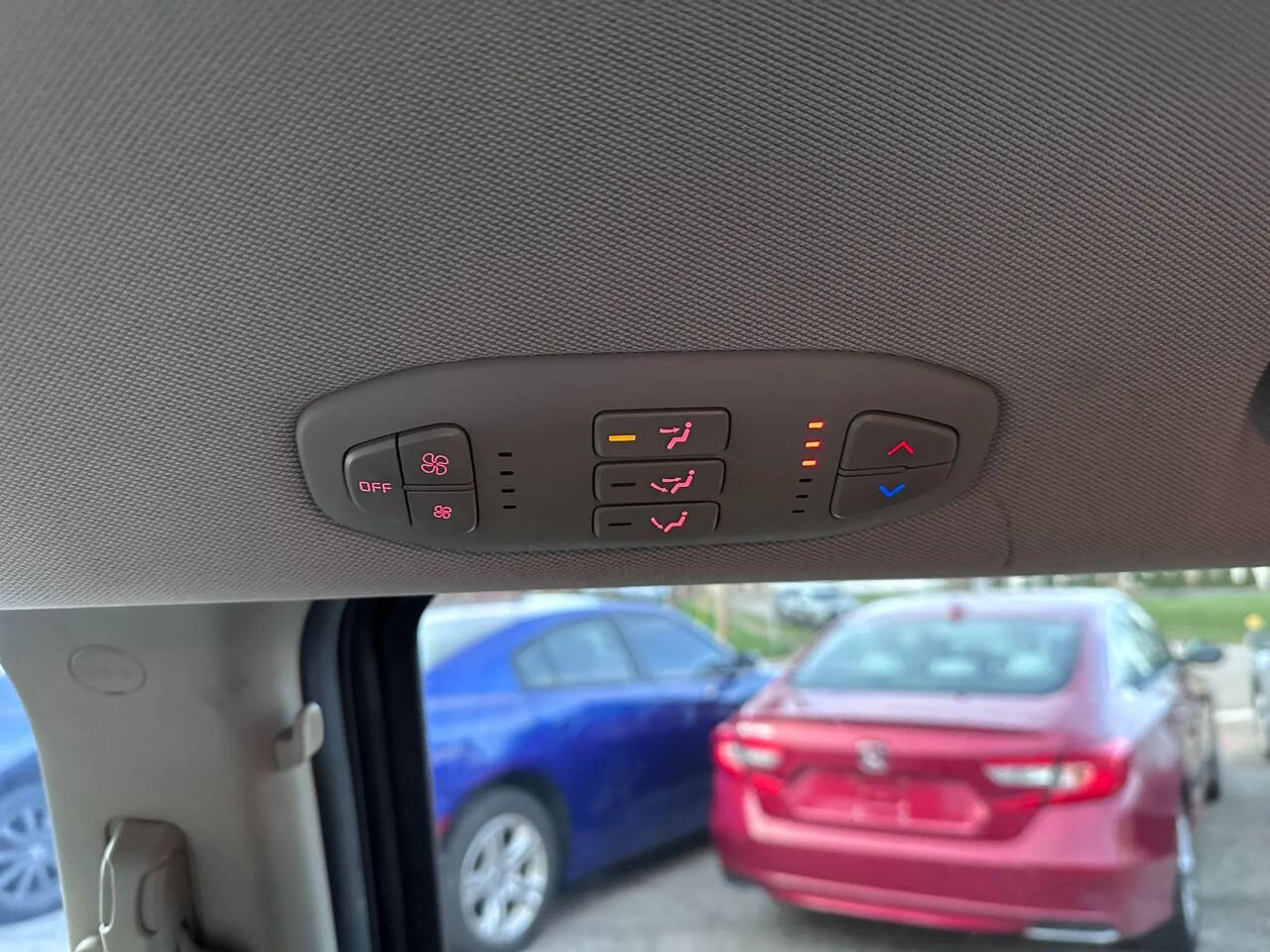 Used 2017 Kia Sedona LX w/ LX Essentials Premium Package image 23