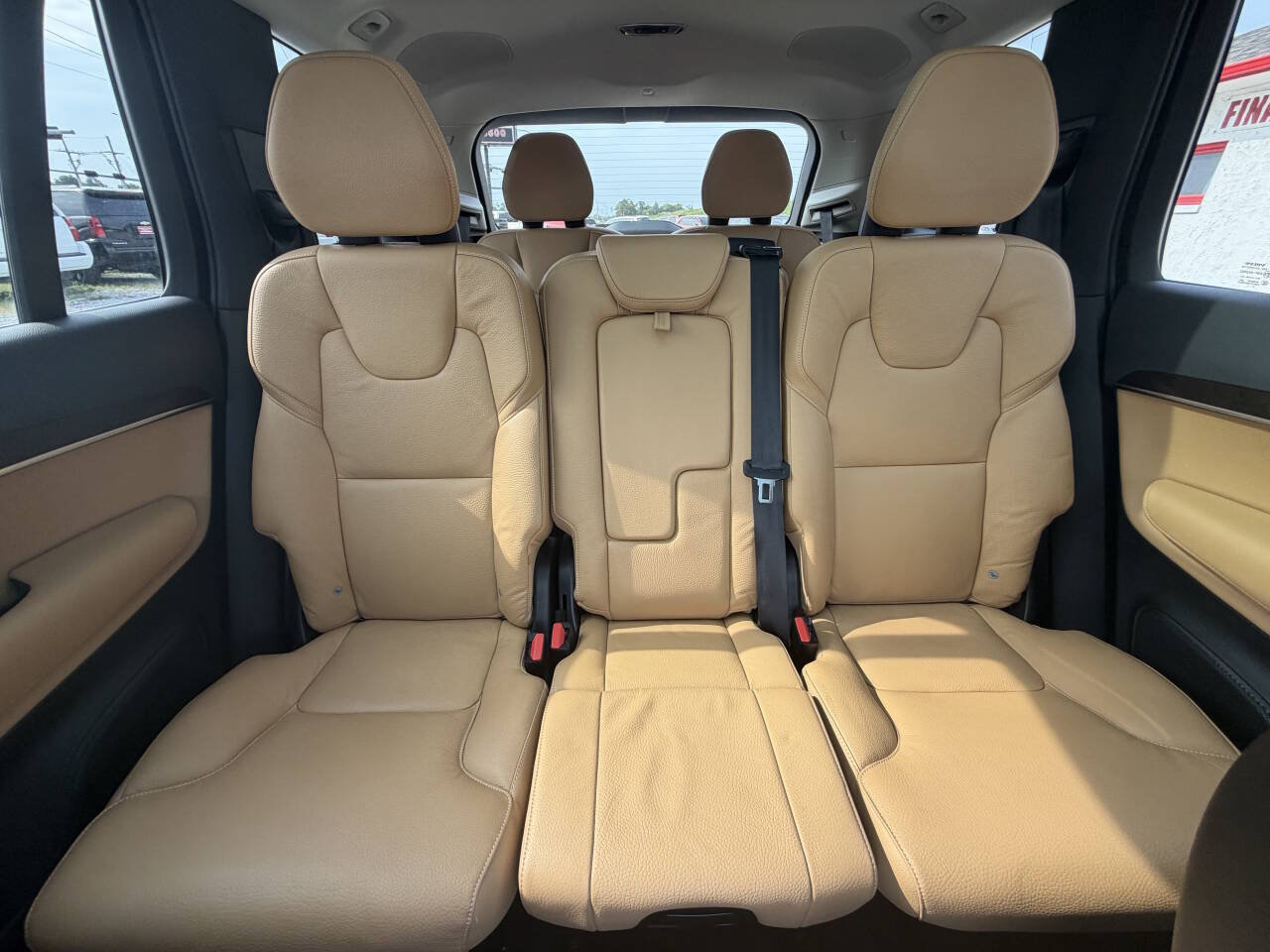 Used 2016 Volvo XC90 T6 Momentum w/ Momentum Plus Package AWD/4WD image 27