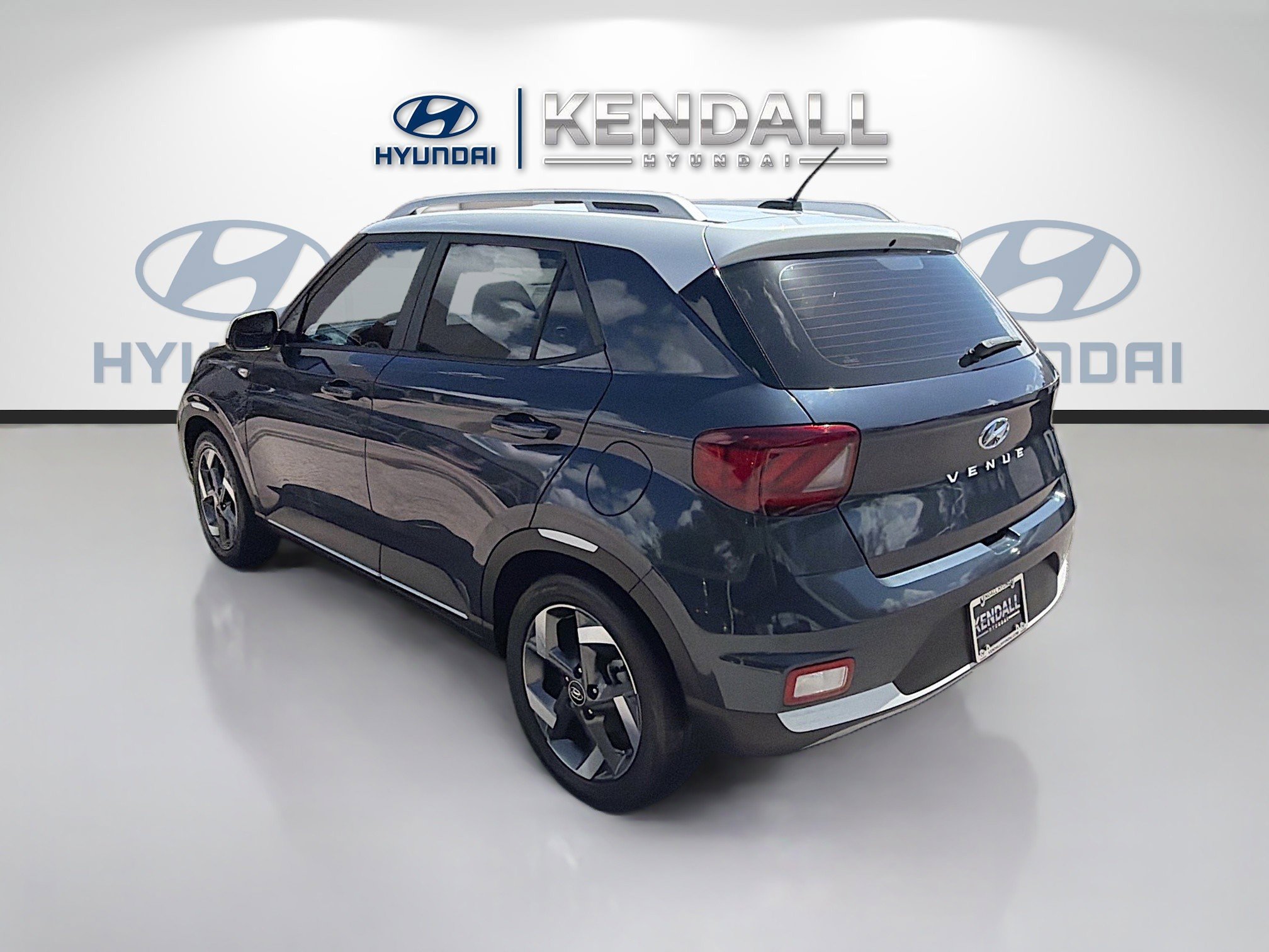 Used 2023 Hyundai Venue Limited image 4