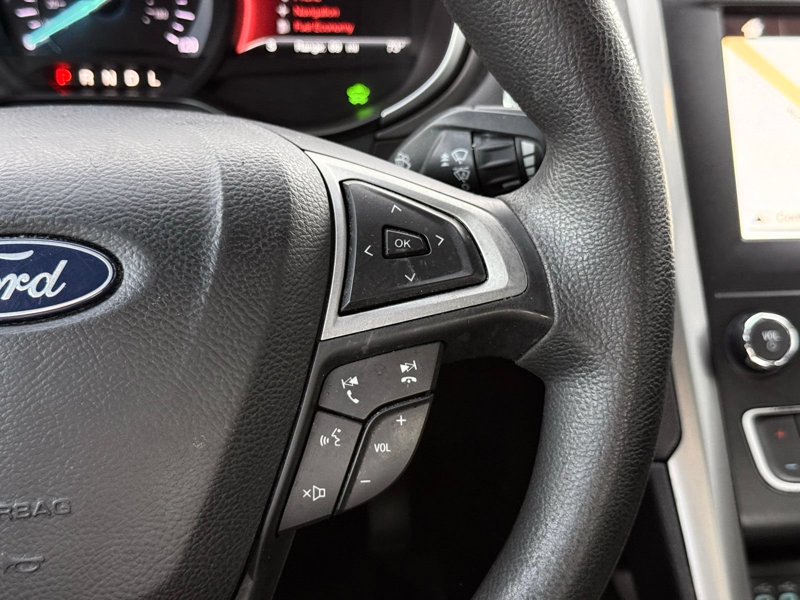 Used 2019 Ford Fusion SE FWD image 26