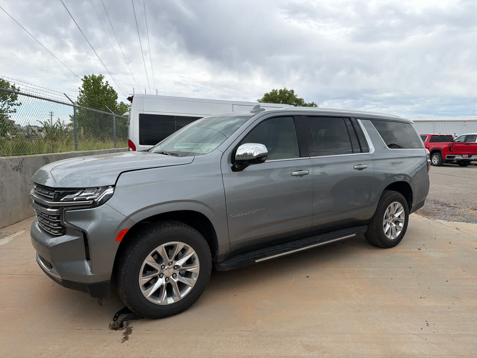 Used 2024 Chevrolet Suburban Premier AWD/4WD image 2
