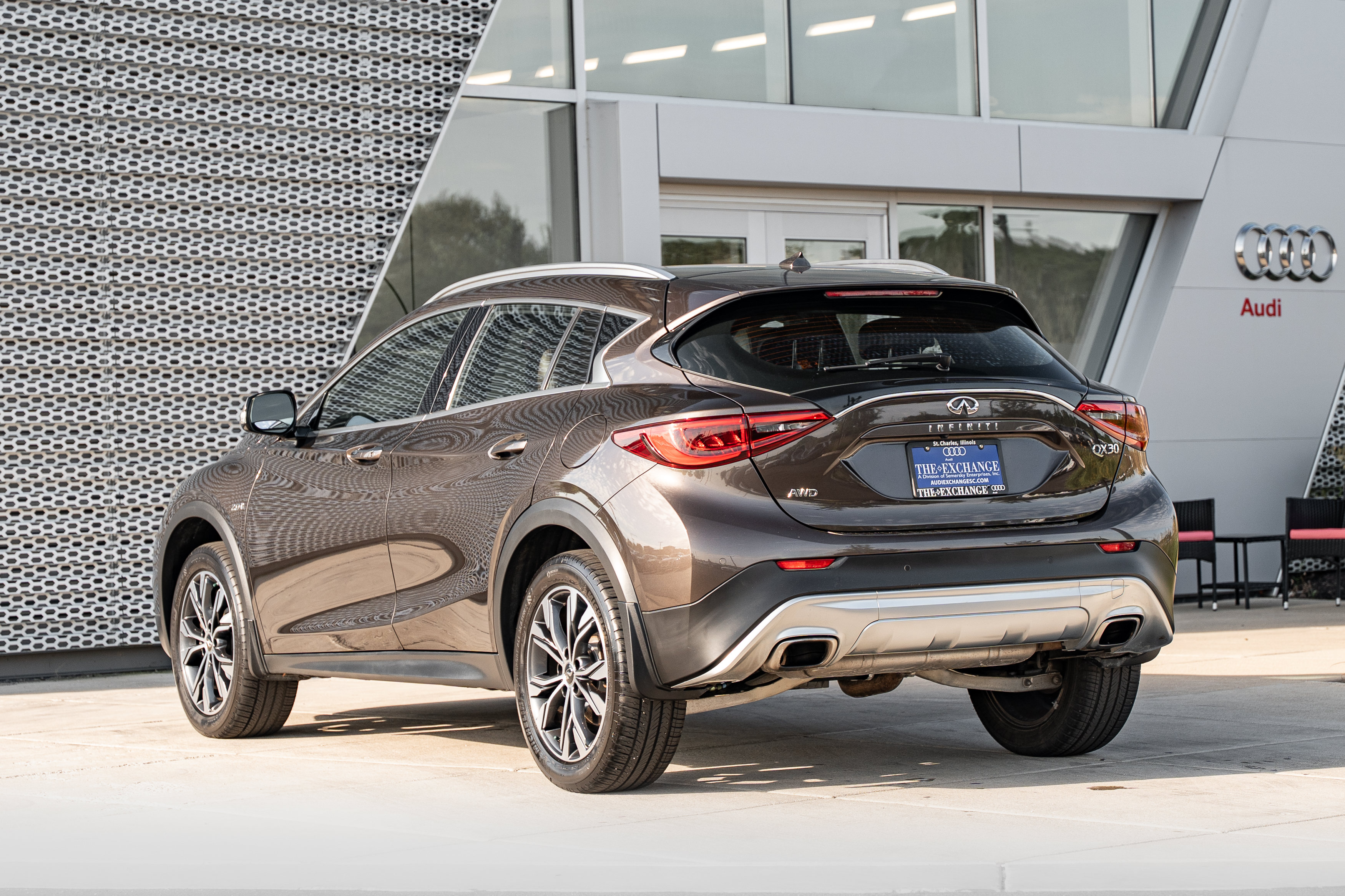 Used 2018 INFINITI QX30 Premium w/ Navigation Package AWD/4WD image 5
