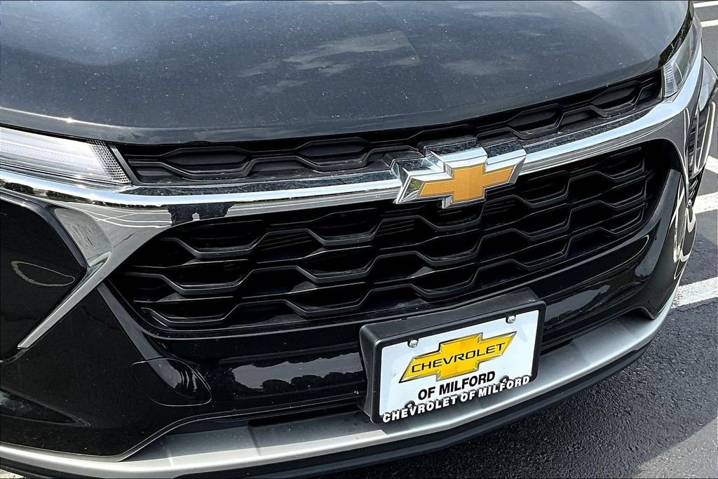 Used 2024 Chevrolet Trax LT w/ Driver Confidence Package FWD image 29
