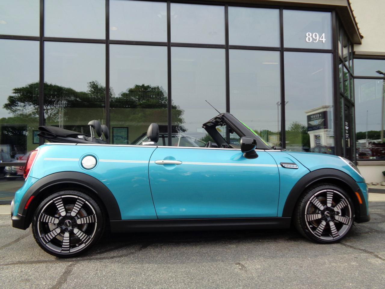 Used 2024 MINI Cooper S w/ Seaside Edition FWD image 4