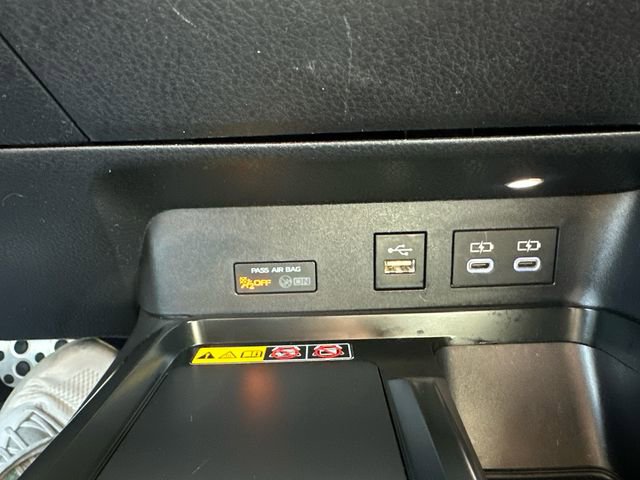 Used 2025 Toyota Camry SE w/ Convenience Package image 38