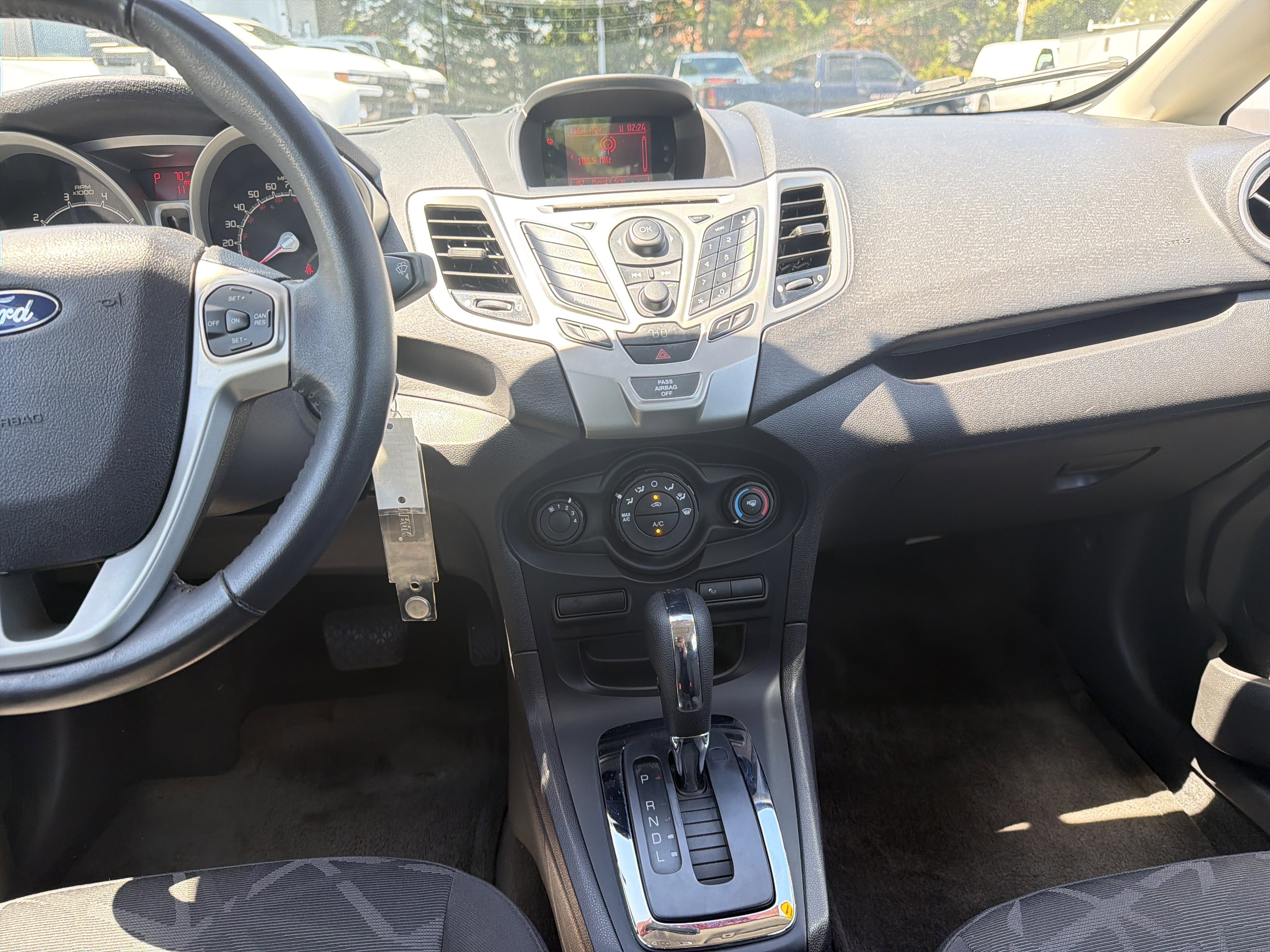 Used 2011 Ford Fiesta SES FWD image 28