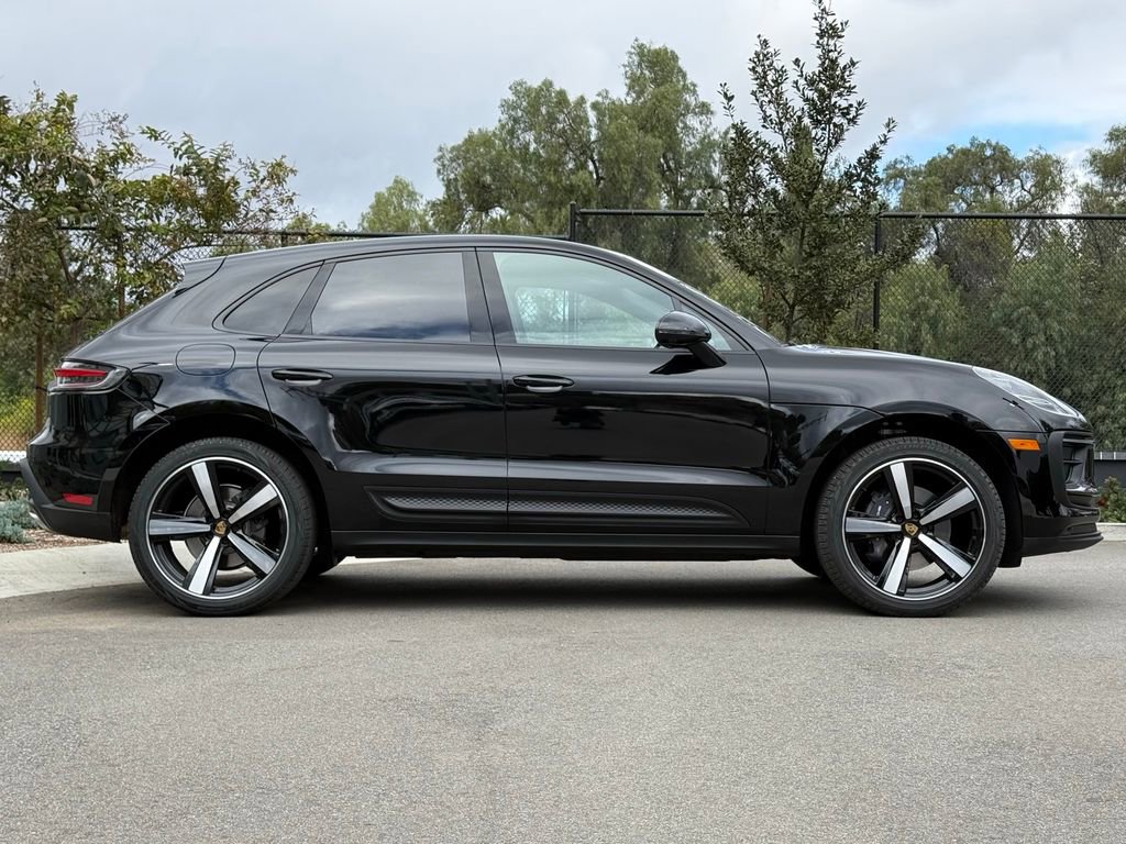 Used 2025 Porsche Macan image 8