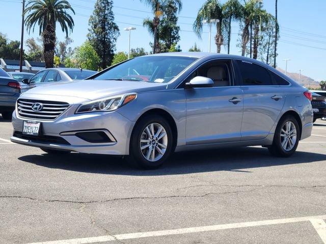 Used 2017 Hyundai Sonata SE image 2