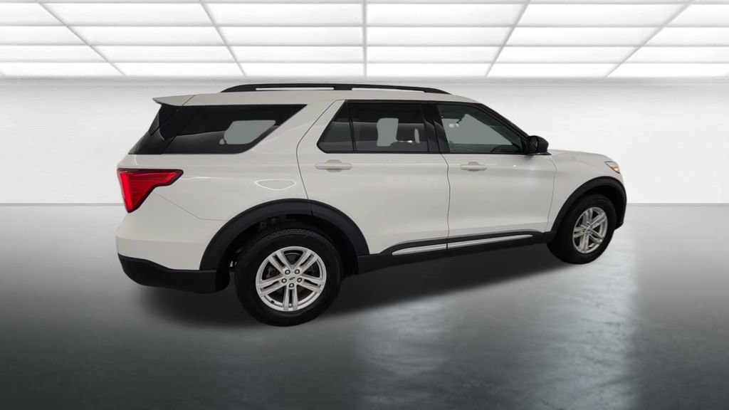 Used 2023 Ford Explorer XLT AWD/4WD image 8