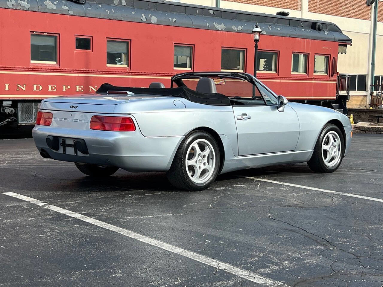 Used 1994 Porsche 968 Cabriolet RWD image 4