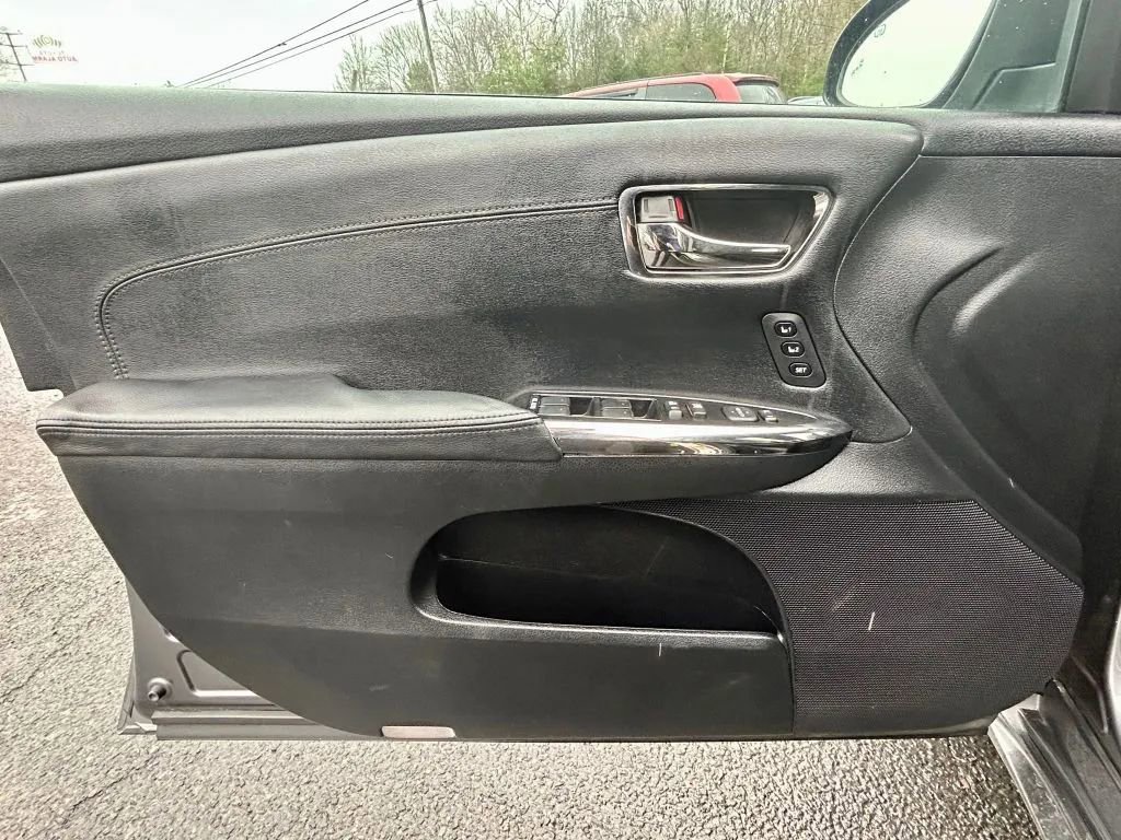 Used 2014 Toyota Avalon Limited w/ Technology Package FWD image 13